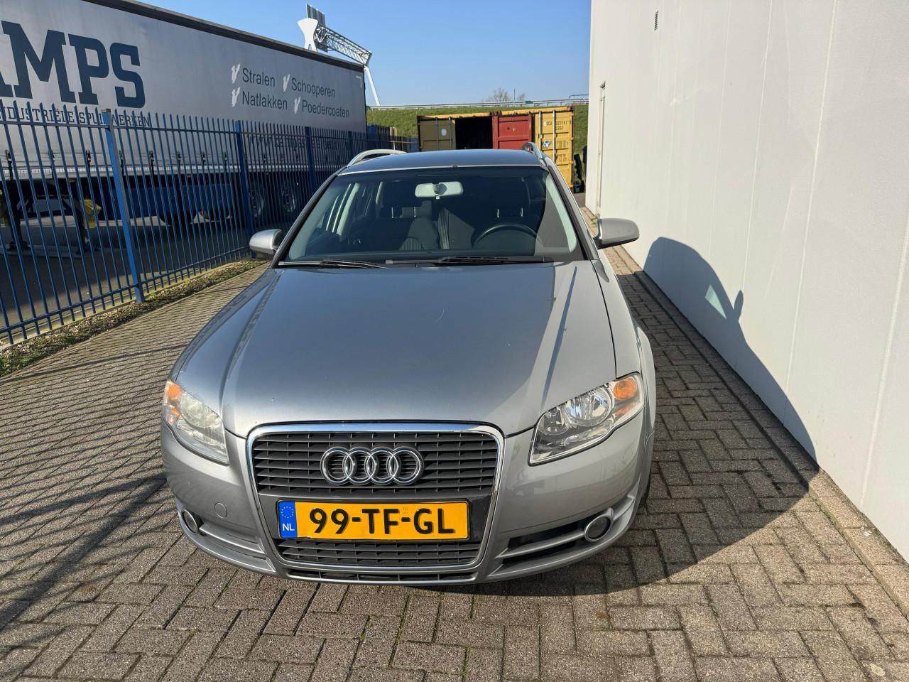 Audi A4 1.8 turbo pro line met een vol jaar APK!