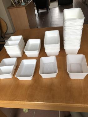 Te koop doosjes met dekseltjes.(z.g.a.n.).