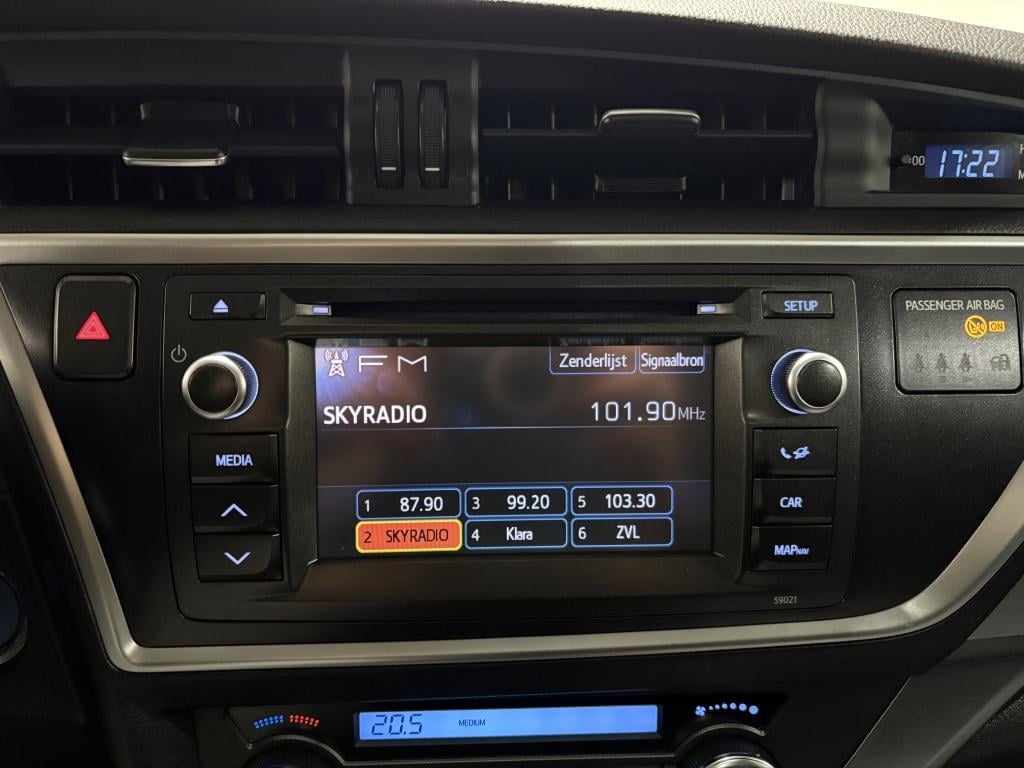 Toyota Auris 1.8 hybrid lease | panodak | navi | camera |