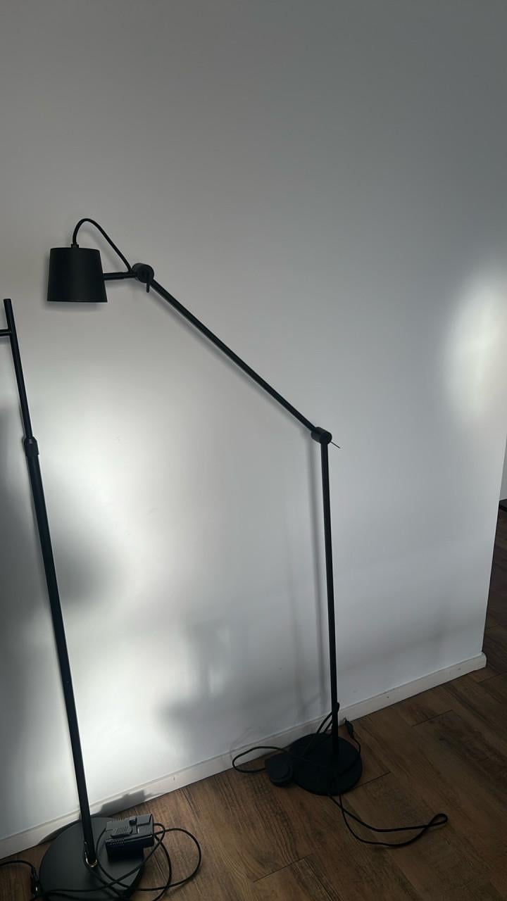 Vloerlampen van de Karwei. Drie stuks. per stuk te koop. zwart.