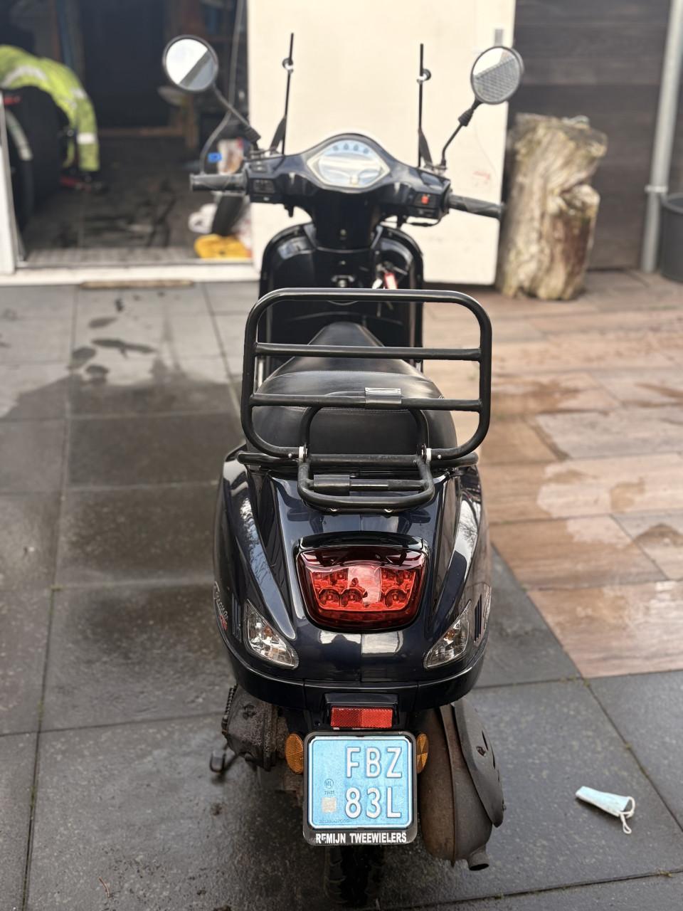 Snorscooter GTS Toscana Dynamic bouwjaar 03-2021