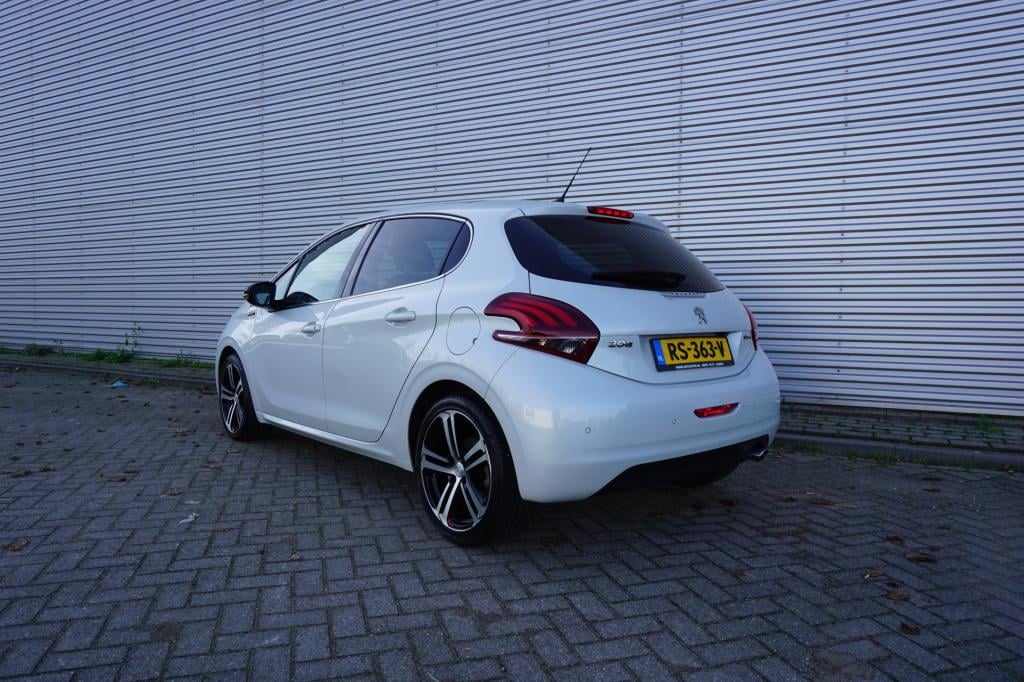 Peugeot 208 1.2 puretech gt-line airco / navi / cruise / camera / pano / ca