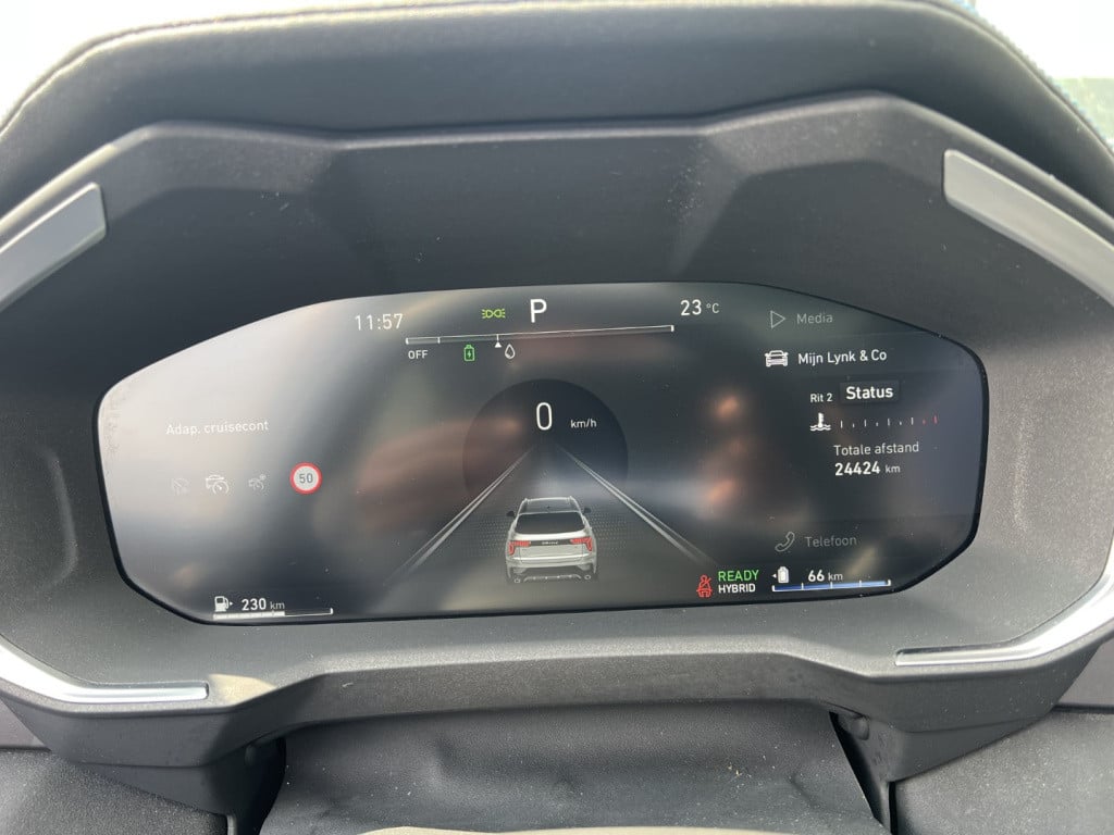 Lynk & Co 01 1.5 261pk plug in hybrid , pano dak , 360gr camera , car play 