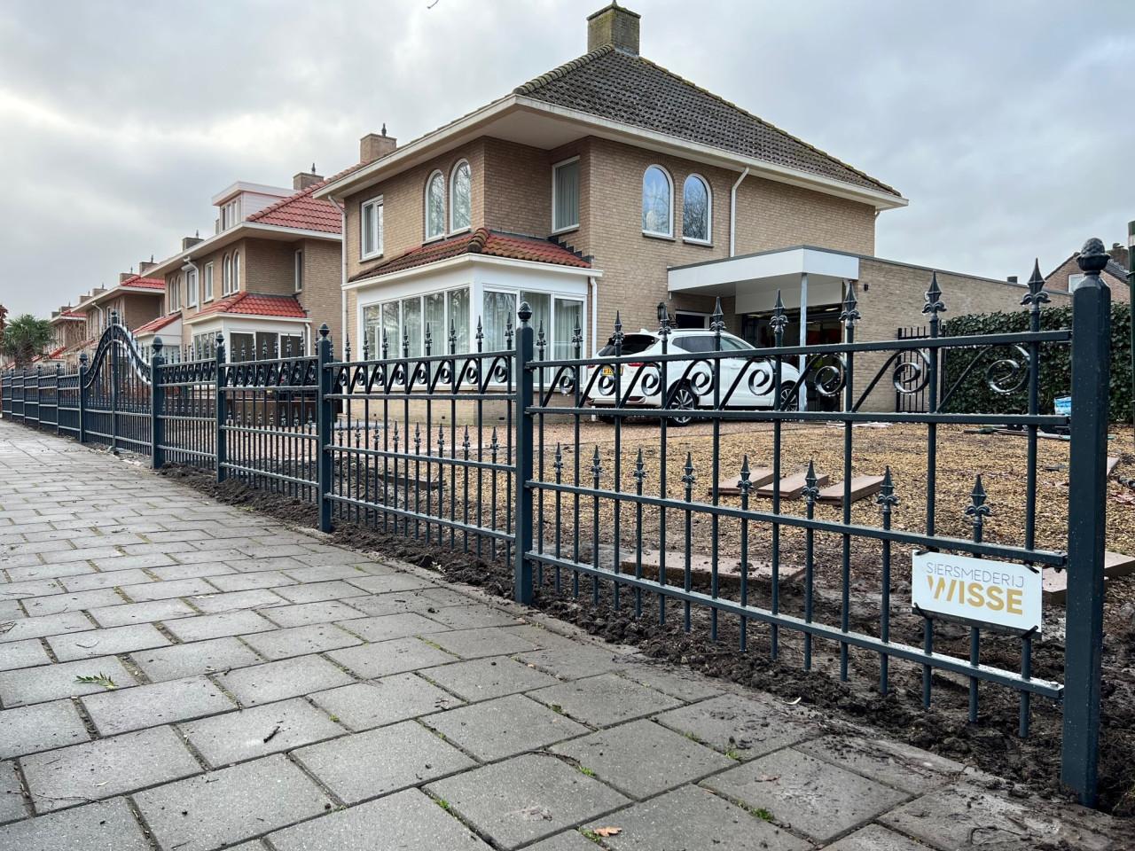 Aangeboden: Automatische poorten.  Een meerwaarde voor elke woning en tuin.