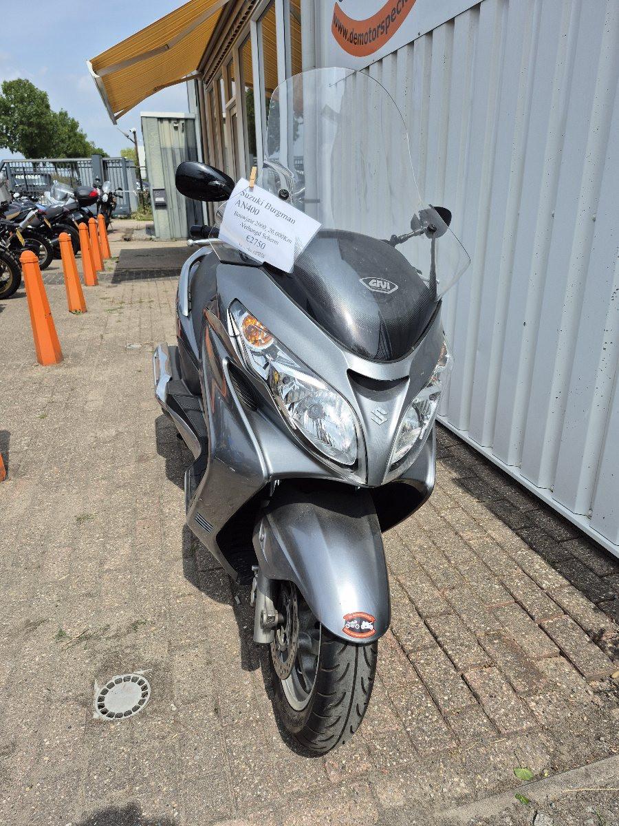 Suzuki Burgman 400 uit 2009, ruime motorscooter