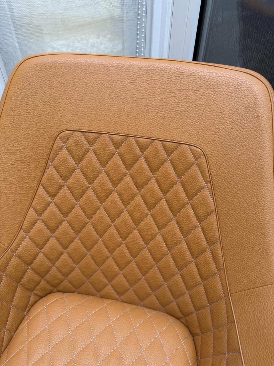 Fauteuils. Skai. Z.g.a.n.