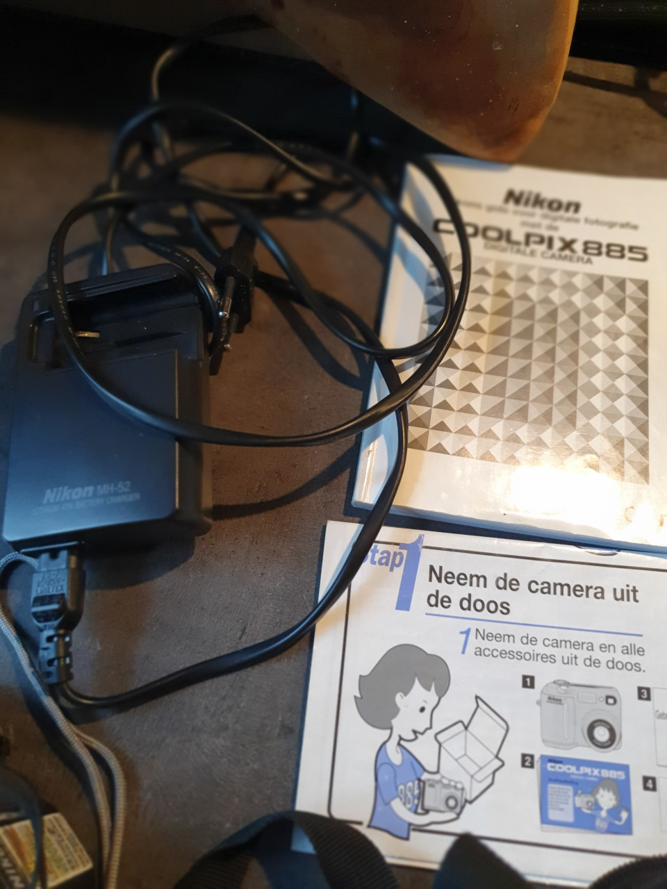 Zeer nette werkende Nikon Coolpix 885 zoom camera met accessoires...