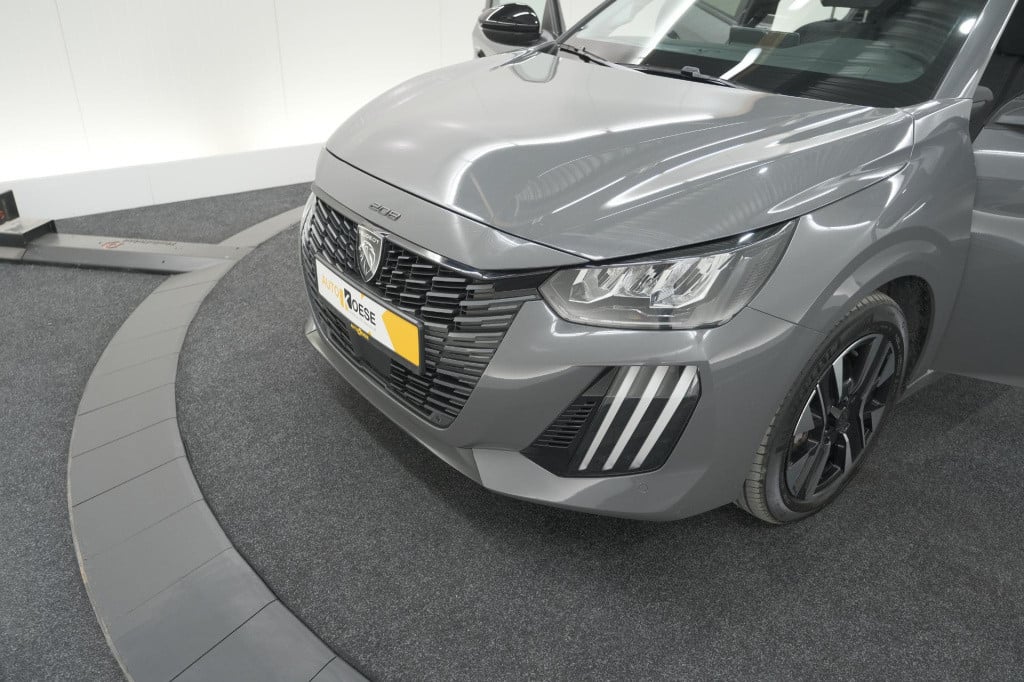 Peugeot 208 hybrid 100 e-dcs6 allure | camera | keyless entry | apple carpl