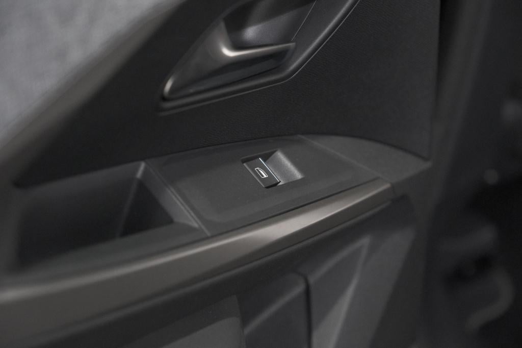 Peugeot 3008 1.2 hybrid 136 gt | camera | adaptieve cruise control | elektr