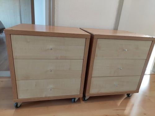 Te koop 2 mooie grenen nacht kastjes