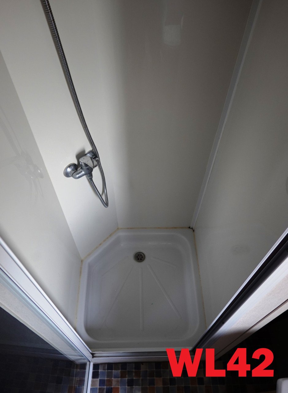 Compact chalet (bouwjaar 2015) met middenkamer en 2 slaapkamers te koop