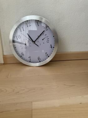 Wandklok met hygro- en  thermometer