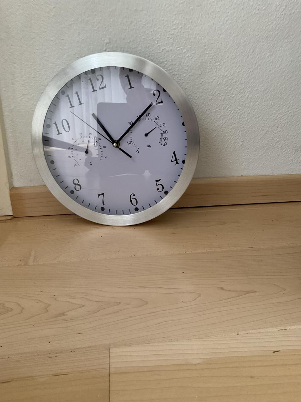 Wandklok met hygro- en  thermometer