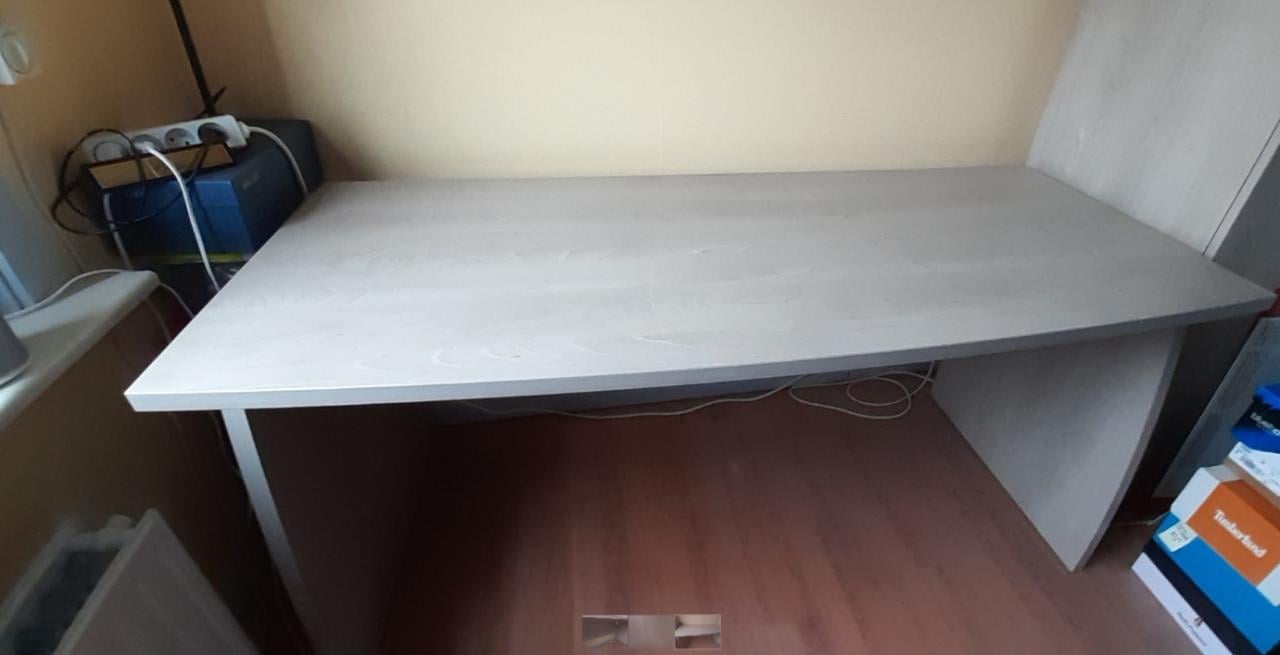 Bed met lade+ nachtkastje + bureau, kast 2-deurs + 2 x kast met glasdeur