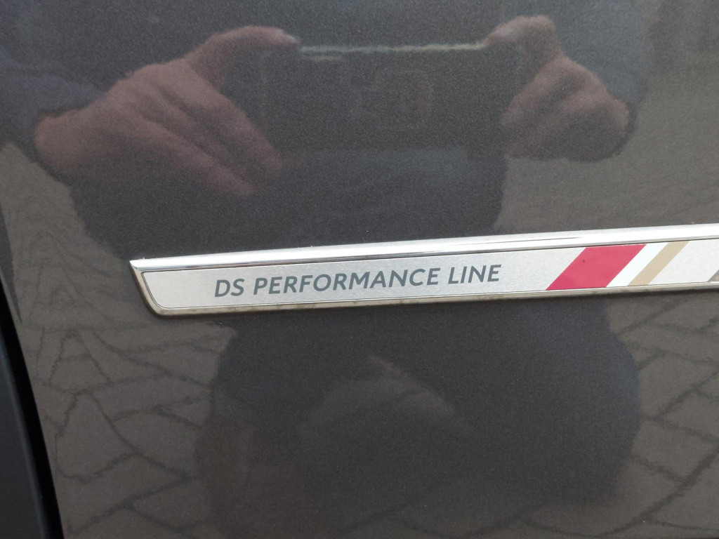 Ds Ds 3 crossback 100 performance line navi/cam/keyless