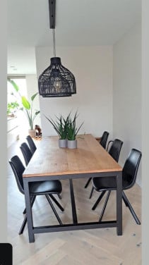 Eikenhouten industrieel eettafel inclusief stoelen