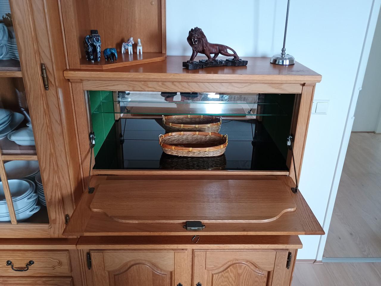 Te koop: licht eiken wandkast