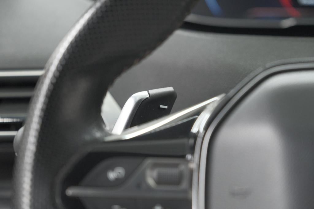 Peugeot 3008 puretech 130 eat6 gt | allseason banden | trekhaak | panoramad