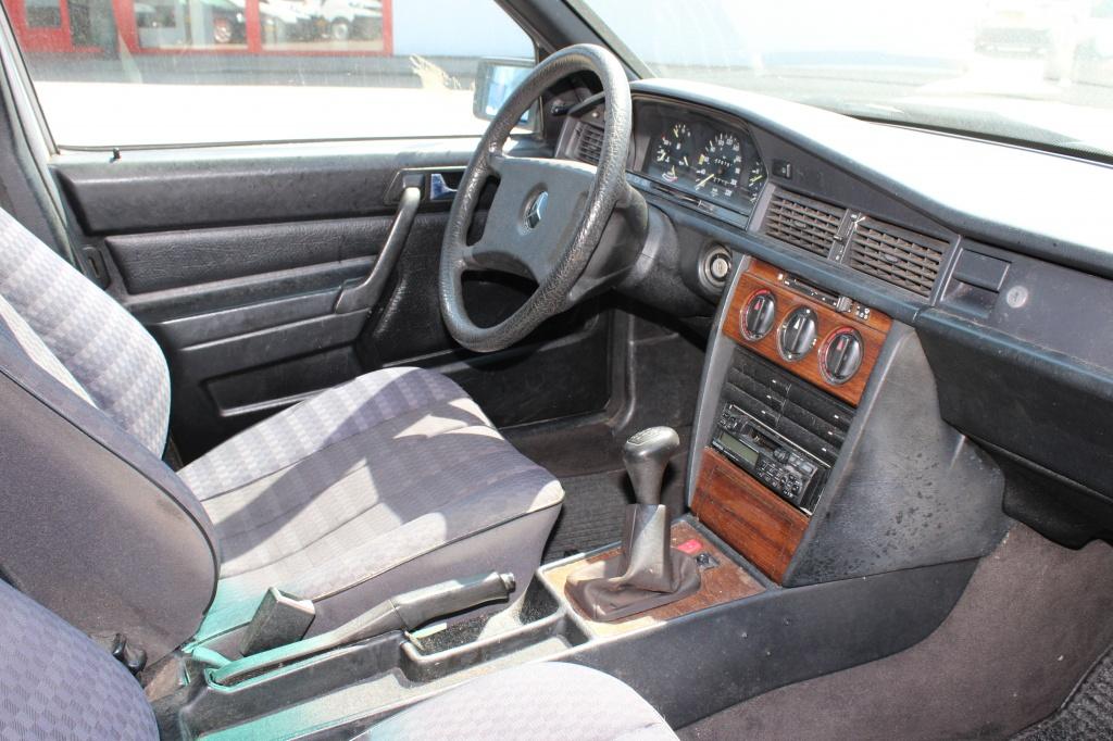Mercedes-Benz 190 kleine schade r-voor 1.8 e basic