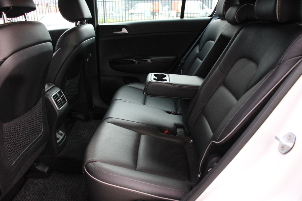 Kia Sportage 1.6 t-gdi gt-line first edition | leder | camera | trekhaak | 