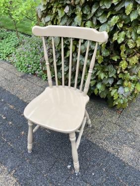 4 stevige stoelen