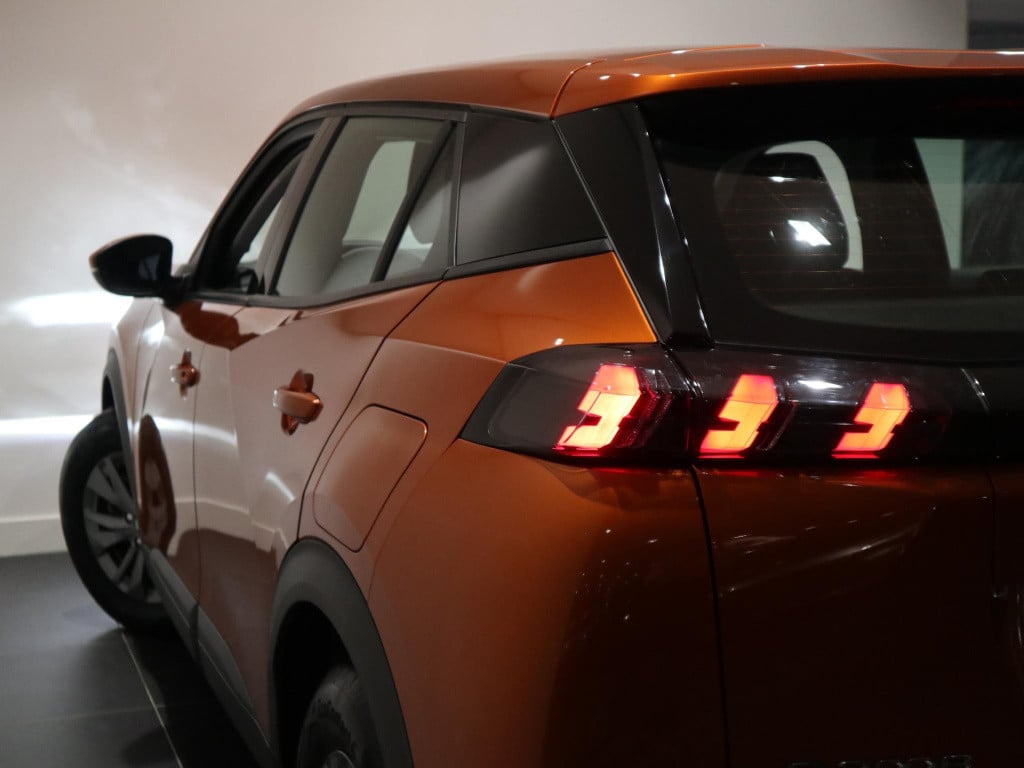 Peugeot E-2008 ev active 50 kwh | 31.000km! | navigatie | apple carplay/and