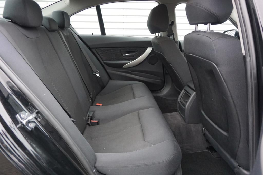 BMW 3-serie 320i automaat - airco / cruise / elektr. ramen / nap