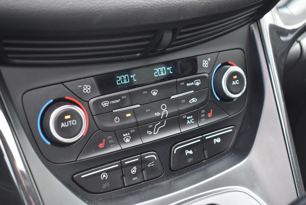Ford Kuga 1.5 ecoboost st line | automaat | panoramadak | climate control |