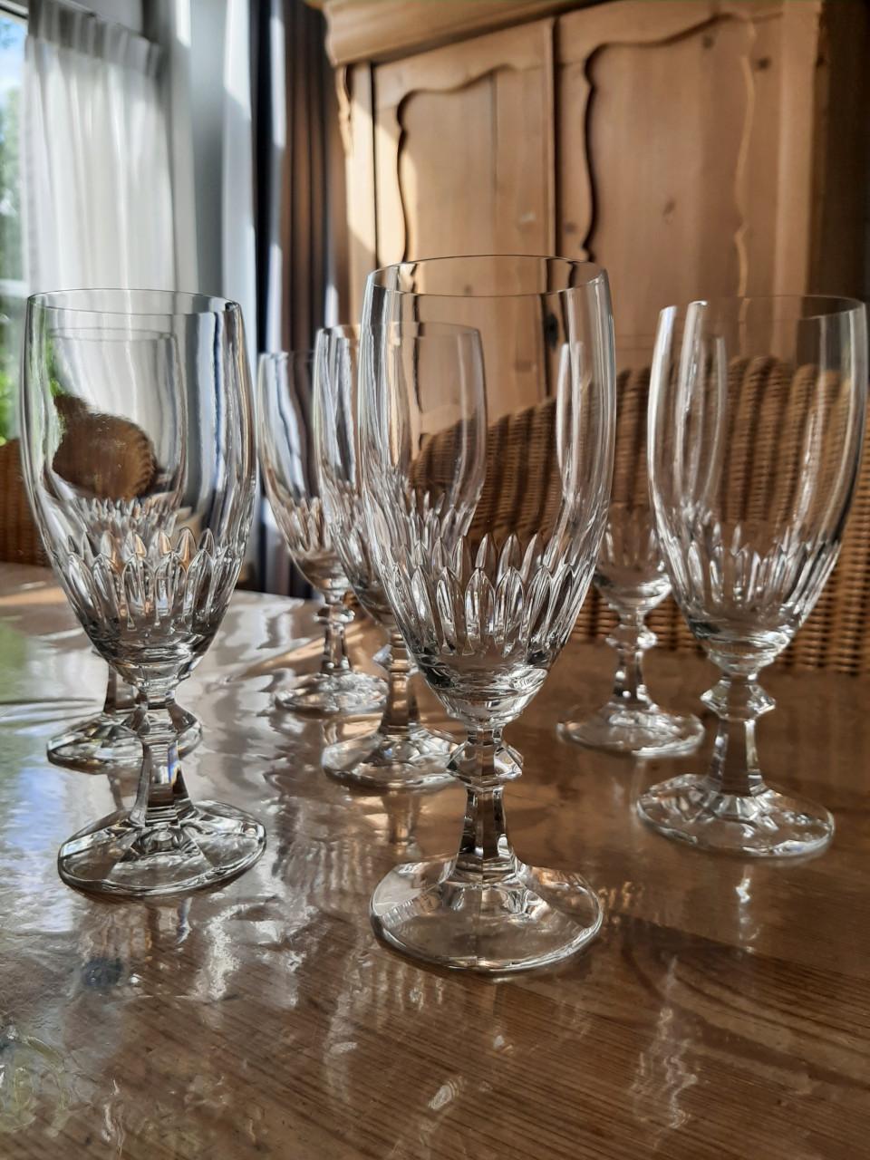 SCHOTT ZWIESEL - 7 KRISTALLEN  GESLEPEN - BIERGLAZEN OP VOET