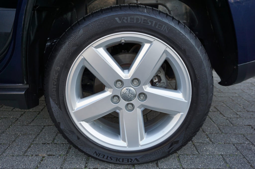 Jeep Compass 2.4 limited 4wd automaat airco / navi / cruise / elektr. ramen