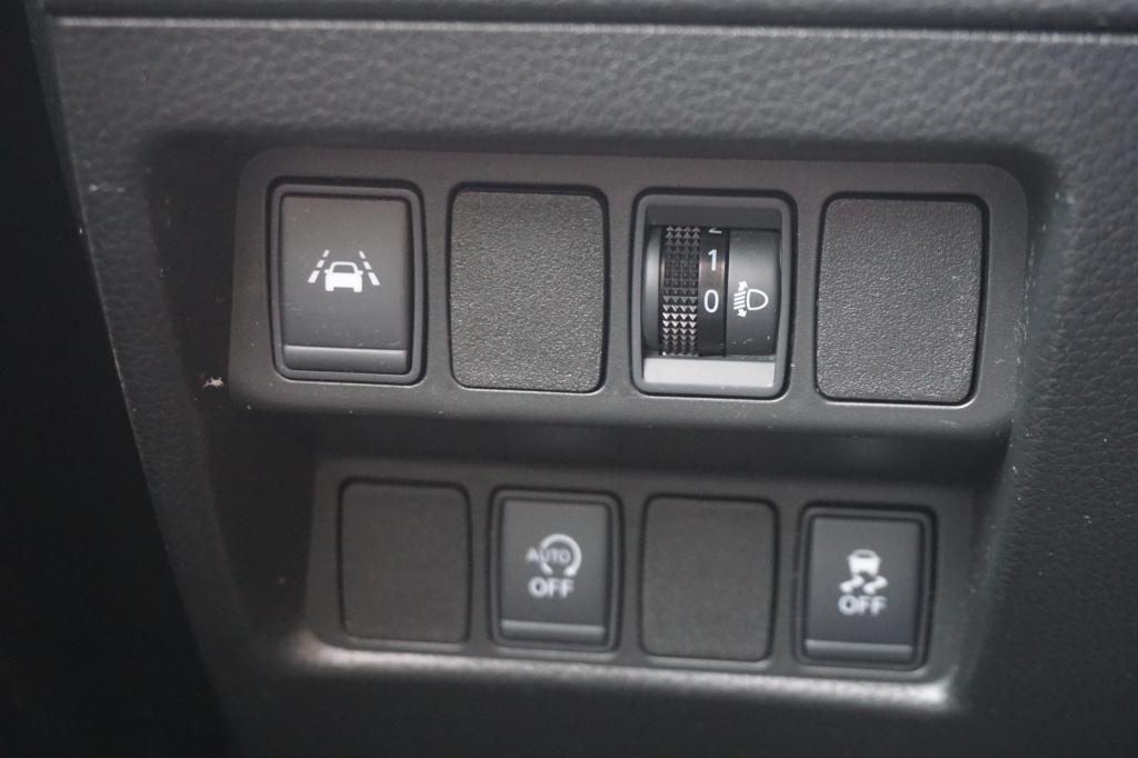 Nissan Qashqai 1.2 n-connecta climate / navi / camera / glazen dak / parkee