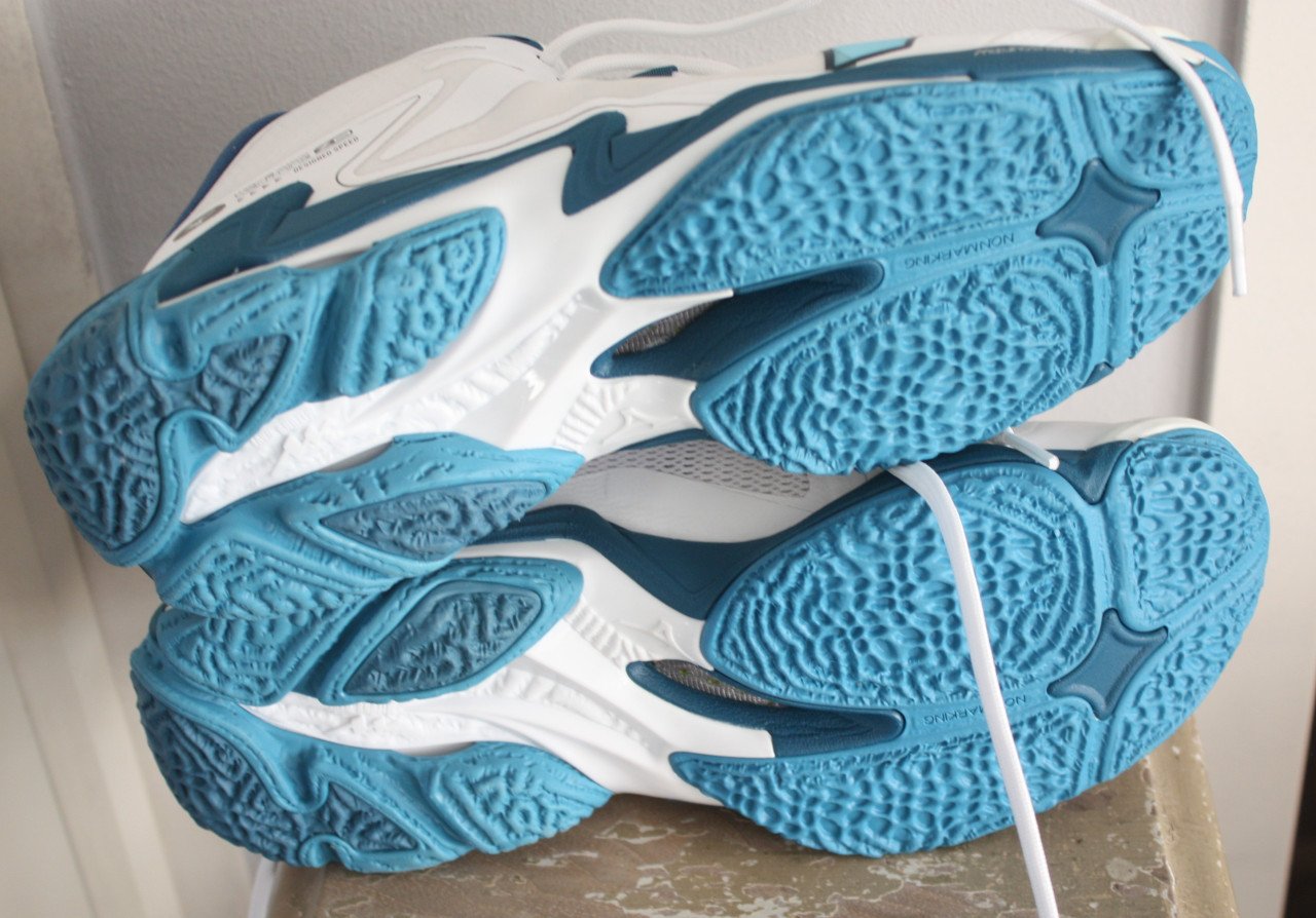 Nieuwe sport schoenen met lebel er aan vast maat 39