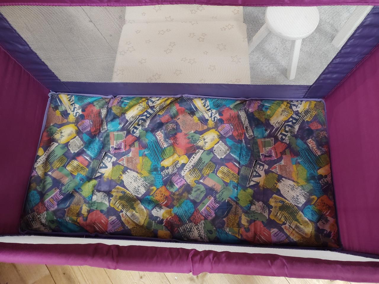 Prachtig opvoubaar ledikantje, kinderbedje of campingbedje. Merk: Herlag