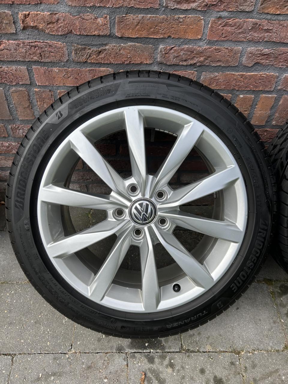 Volkswagen velgen 17 inch incl banden