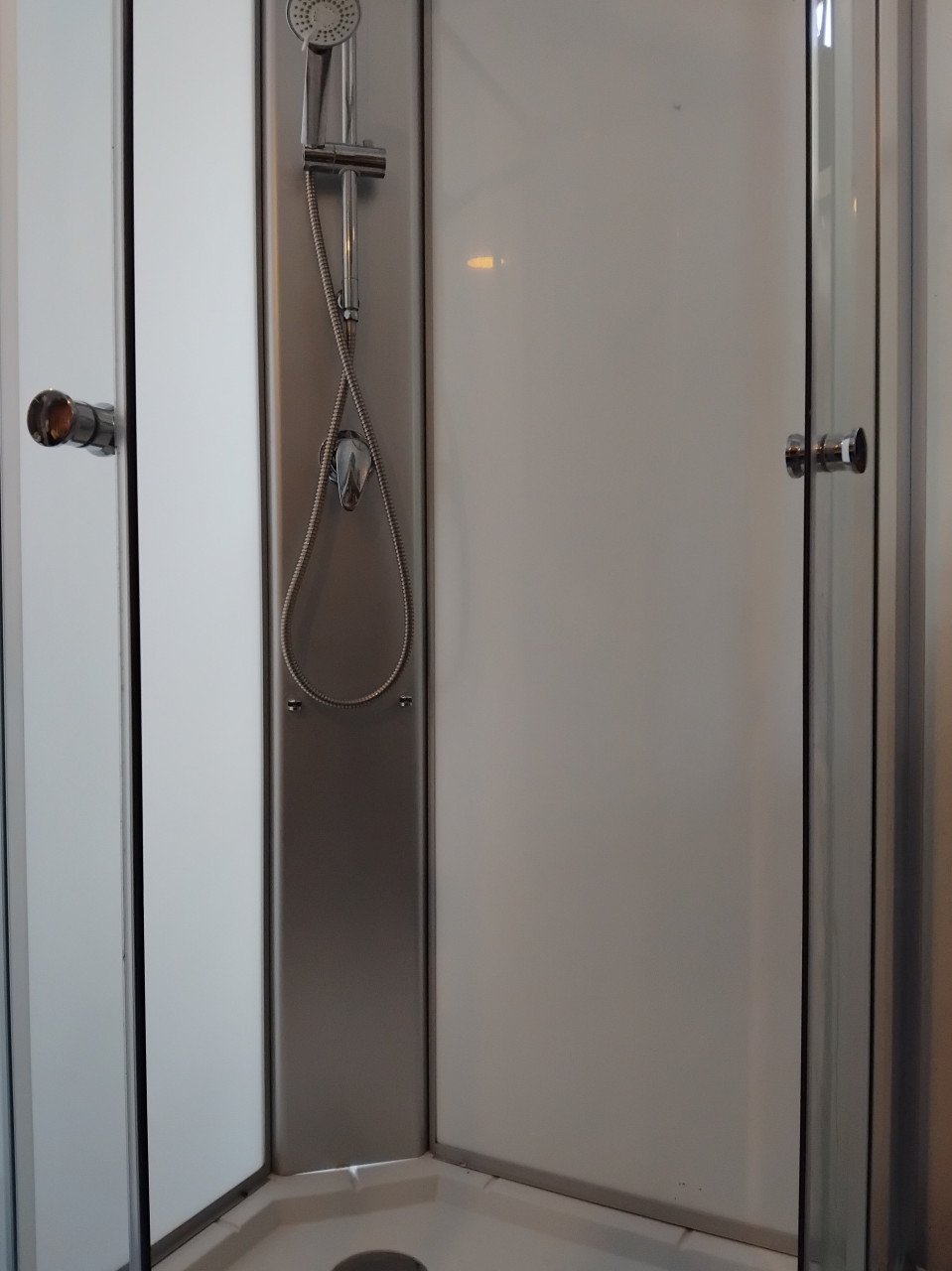 Tijdelijke douche cabine