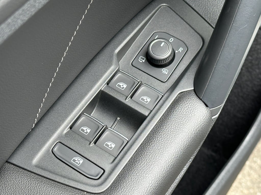 Volkswagen Tiguan 1.5 tsi 150pk dsg r-line blackstyle | panoramadak | trekh