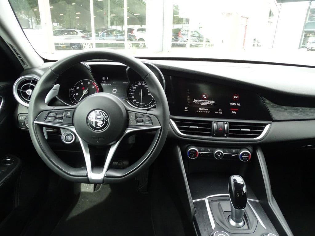 Alfa Romeo Giulia 2.0t b-tech stoel-&stuurwielverwarming | android auto | 1