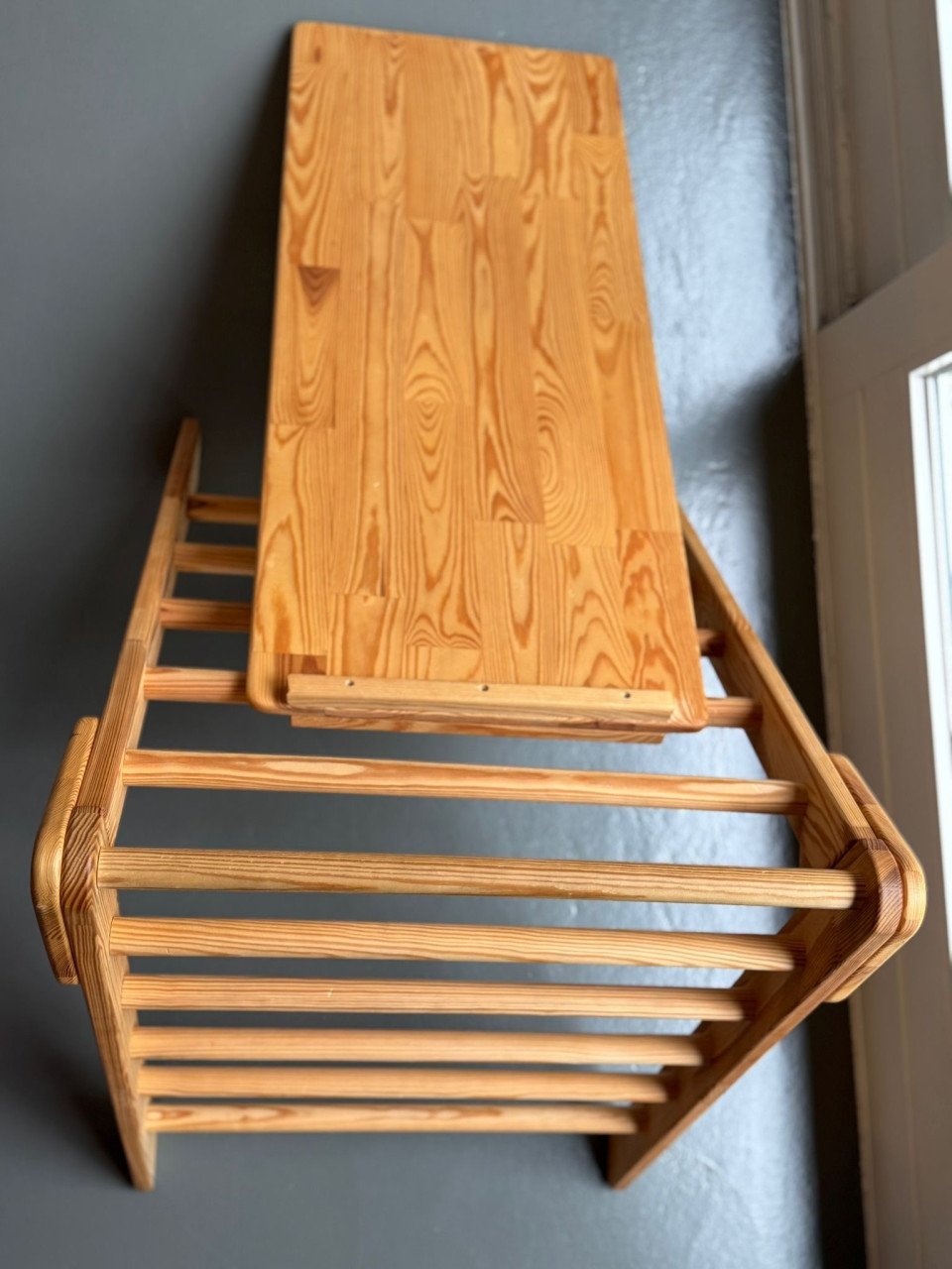 Houten klimdriehoek met glijbaan