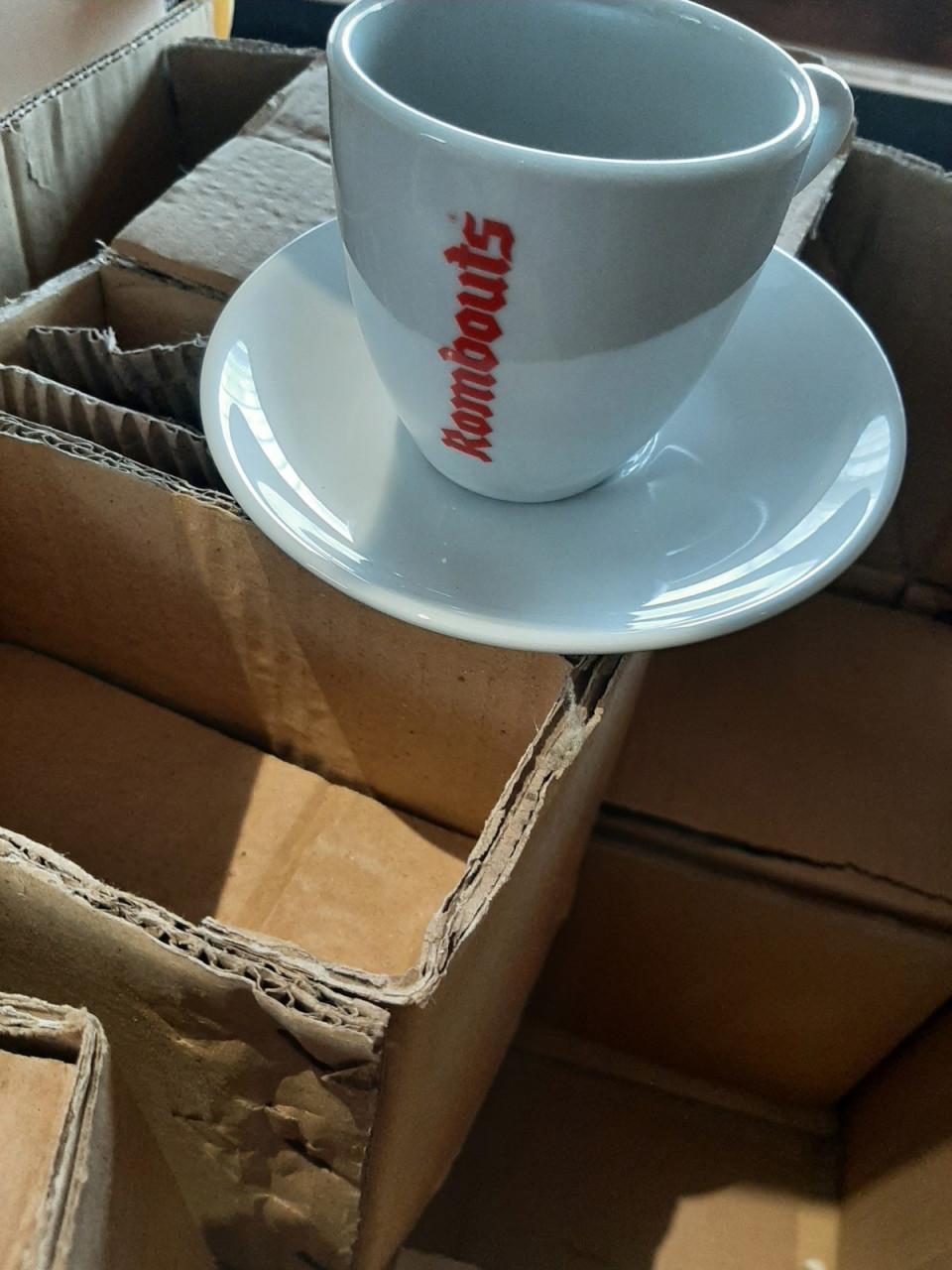 Soepkommen, dessert schaaltjes,  en schoteltjes