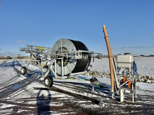 In nieuwstaat gegalvaniseerd haspel met sproeiboom + pomp 300/90