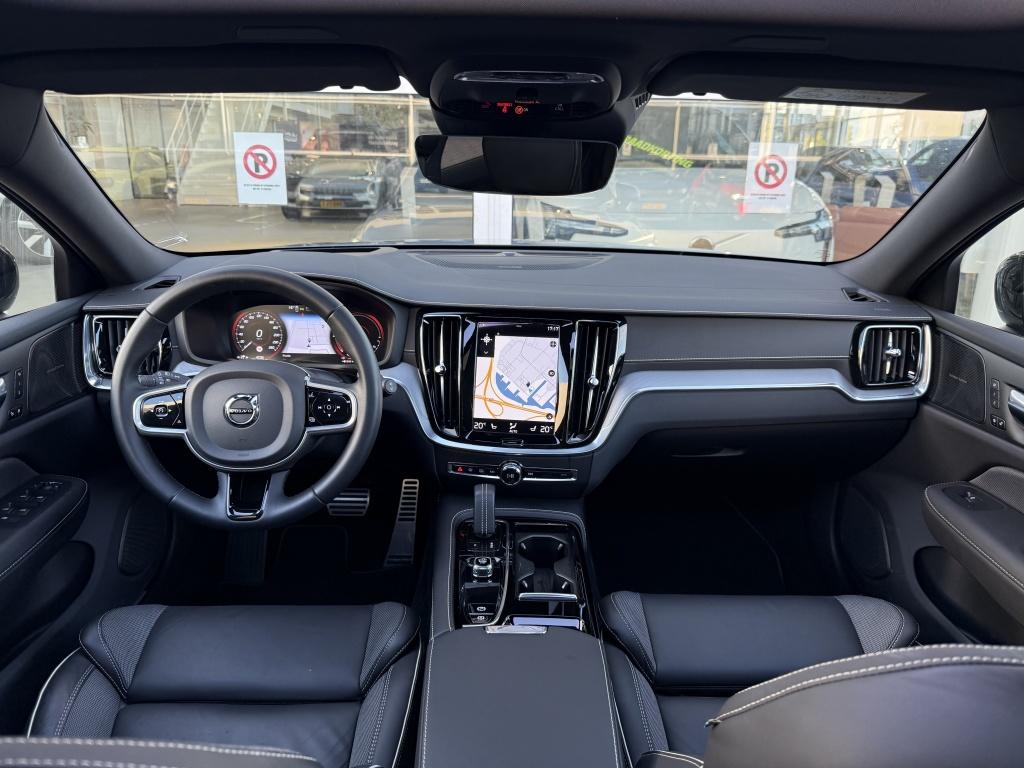 Volvo V60 t6 398pk recharge r-design| panodak| adap.cruise| 360camera| sty