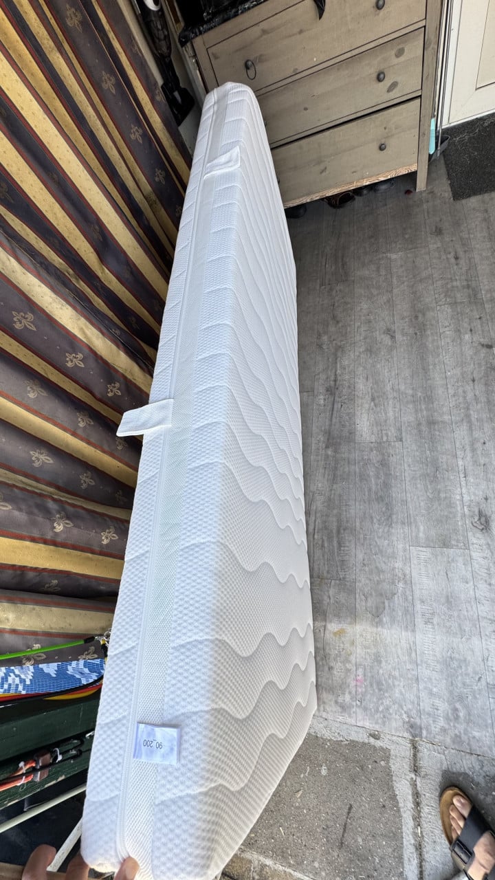 Matras 200x90x18 nieuw