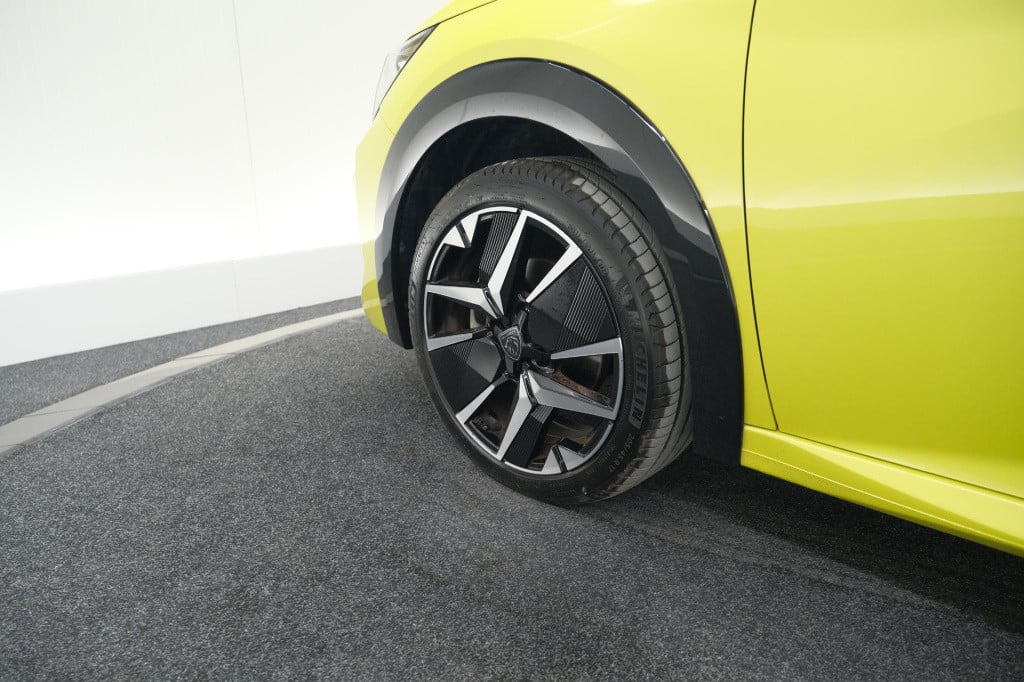 Peugeot 208 puretech 100 gt | camera | apple carplay | parkeersensoren
