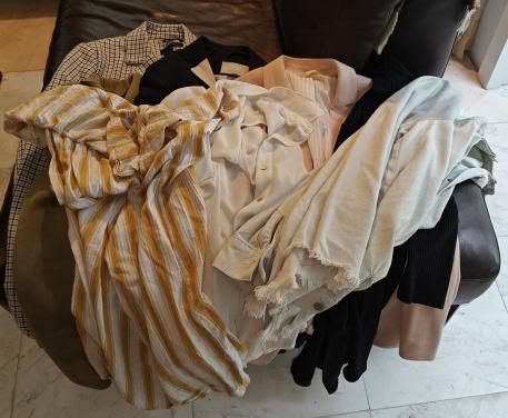 Jasjes, vesten en twee mouwloze shirts