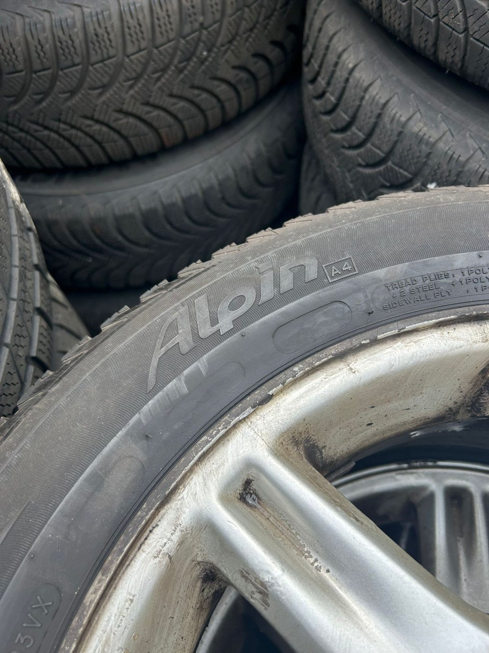 VOLVO ALUMIUM VELGEN MET MICHELIN ALPIN WINTERBANDEN 16INCH