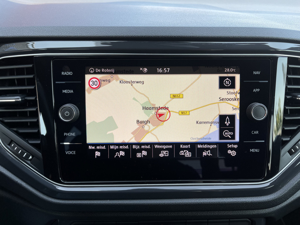 Volkswagen T-roc 1.5 tsi r-line dsg aut | pano | 19'' lmv