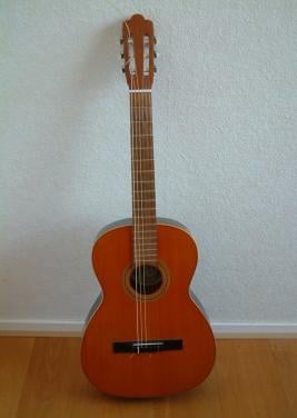 Gitaar klassiek  goede klank 55 euro