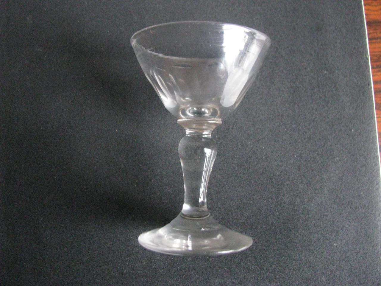 3 Oude borrelglaasjes.