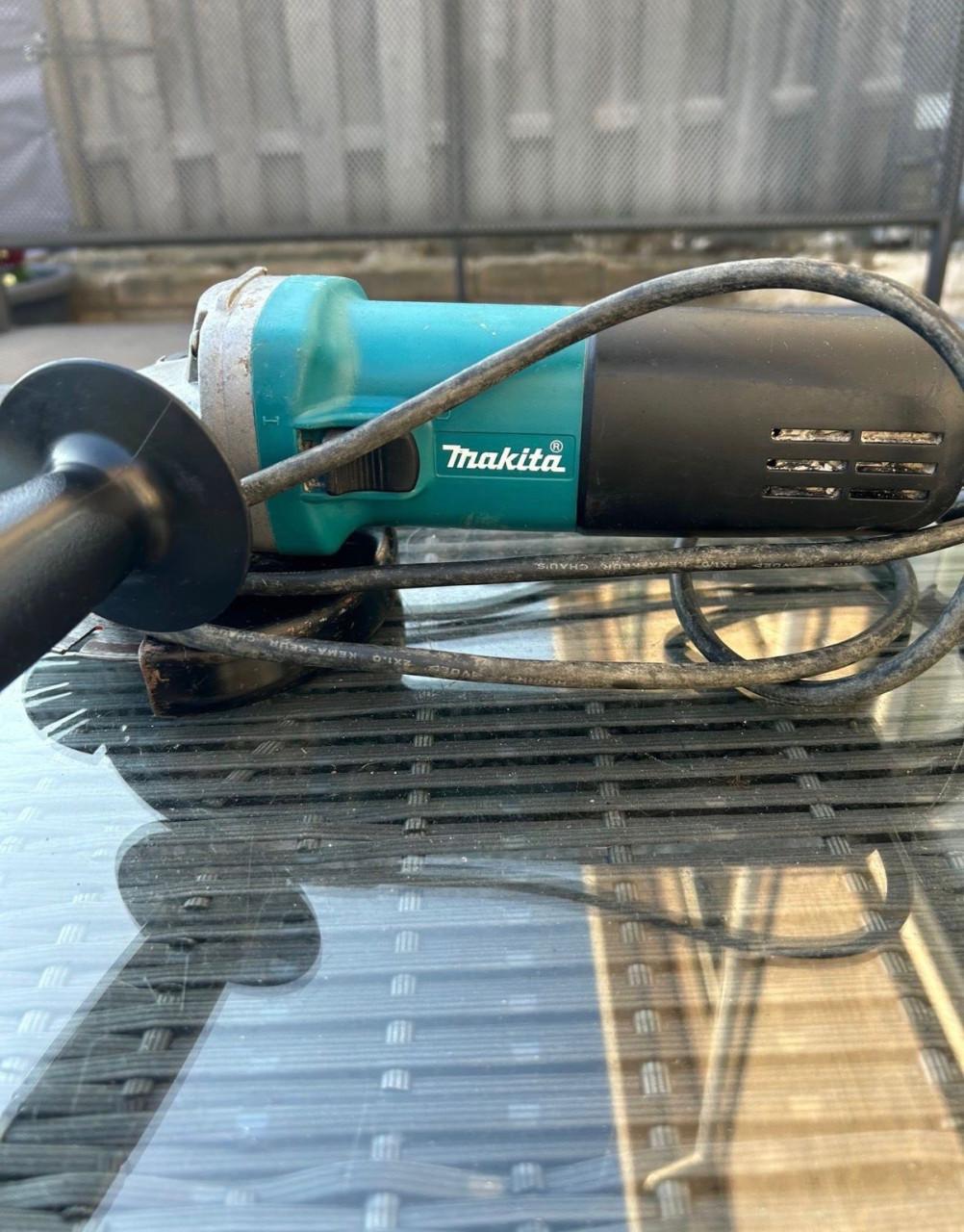 Makita Haakse slijpmachine 9555NB - Zo goed als nieuw