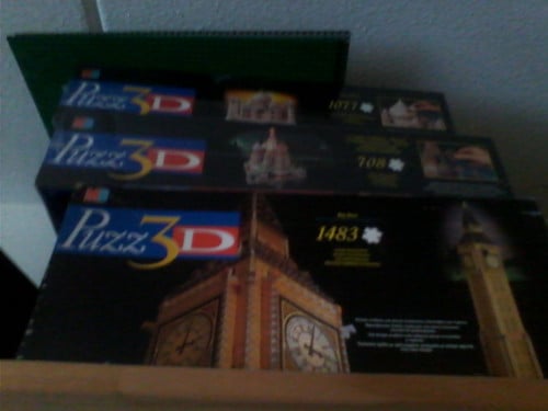Drie D Puzzels  met honderden Stukjes